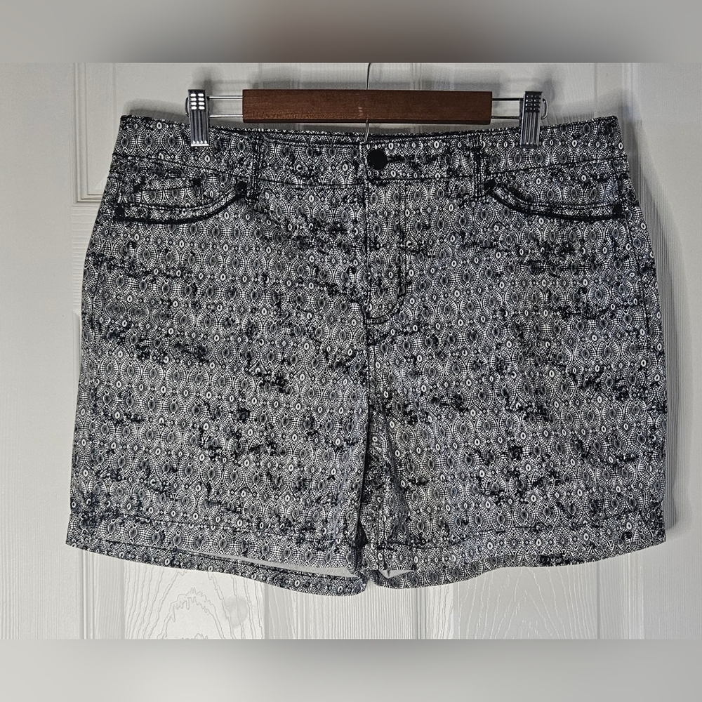 Bandolino Cuffed Shorts
